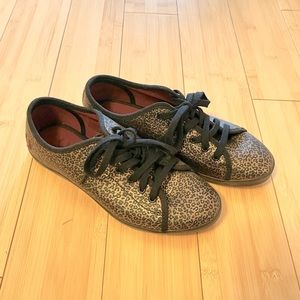 NWOT Fred Perry Black and Gold Leather Sneakers